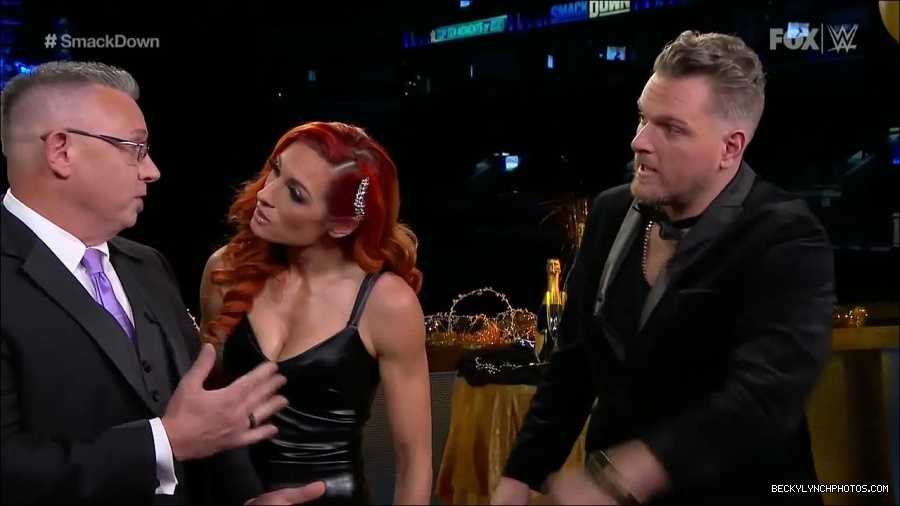 WWE_Friday_Night_SmackDown_2021_12_31_WWE_s_Top_Ten_Moments_Of_2021_720p_HDTV_x264-NWCHD_mp4_004312646.jpg