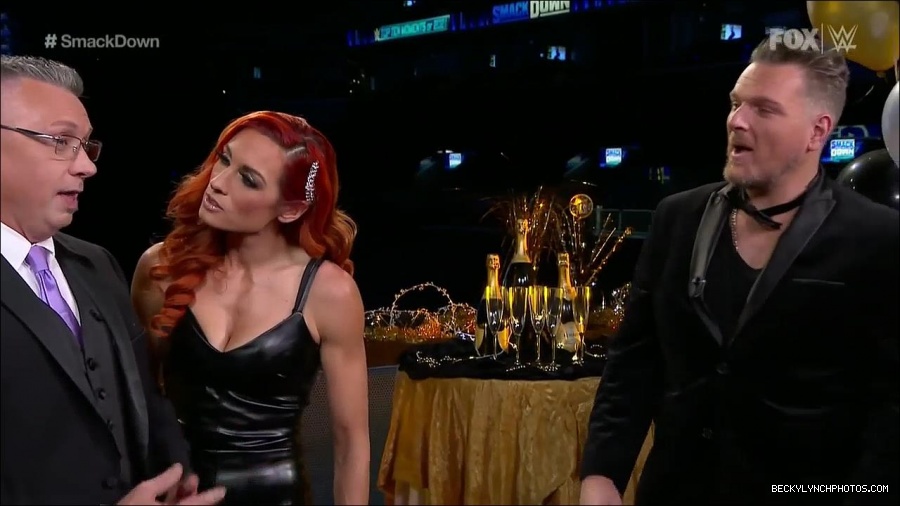 WWE_Friday_Night_SmackDown_2021_12_31_WWE_s_Top_Ten_Moments_Of_2021_720p_HDTV_x264-NWCHD_mp4_004313847.jpg