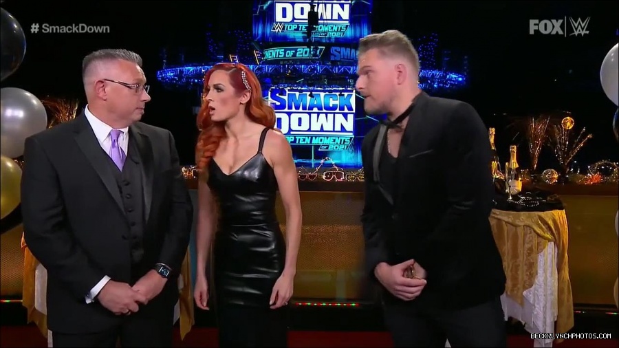 WWE_Friday_Night_SmackDown_2021_12_31_WWE_s_Top_Ten_Moments_Of_2021_720p_HDTV_x264-NWCHD_mp4_004318652.jpg