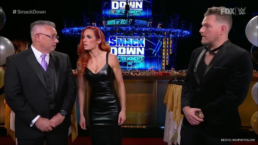 WWE_Friday_Night_SmackDown_2021_12_31_WWE_s_Top_Ten_Moments_Of_2021_720p_HDTV_x264-NWCHD_mp4_004319453.jpg