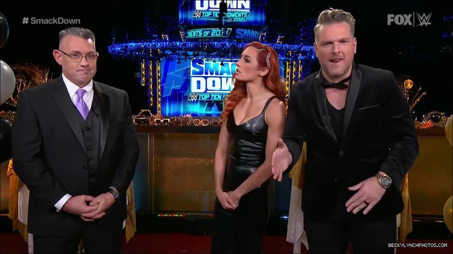 WWE_Friday_Night_SmackDown_2021_12_31_WWE_s_Top_Ten_Moments_Of_2021_720p_HDTV_x264-NWCHD_mp4_004335068.jpg