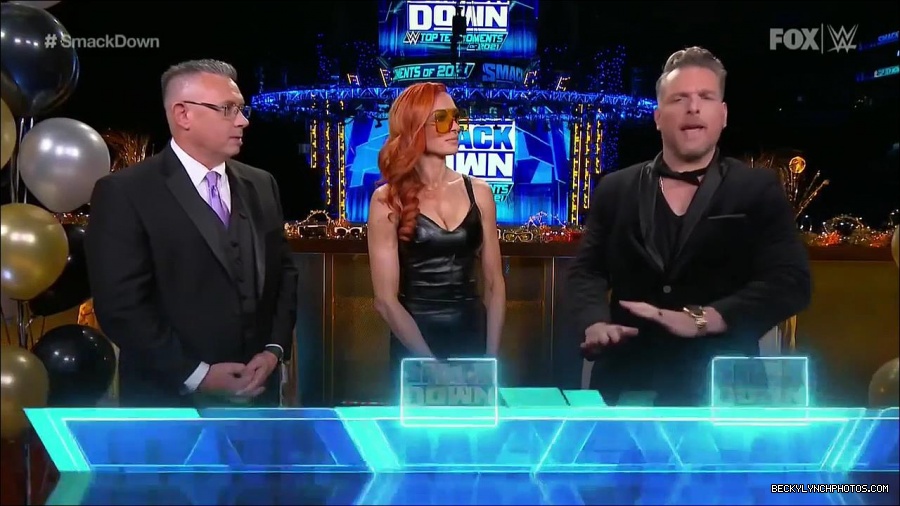 WWE_Friday_Night_SmackDown_2021_12_31_WWE_s_Top_Ten_Moments_Of_2021_720p_HDTV_x264-NWCHD_mp4_004428229.jpg