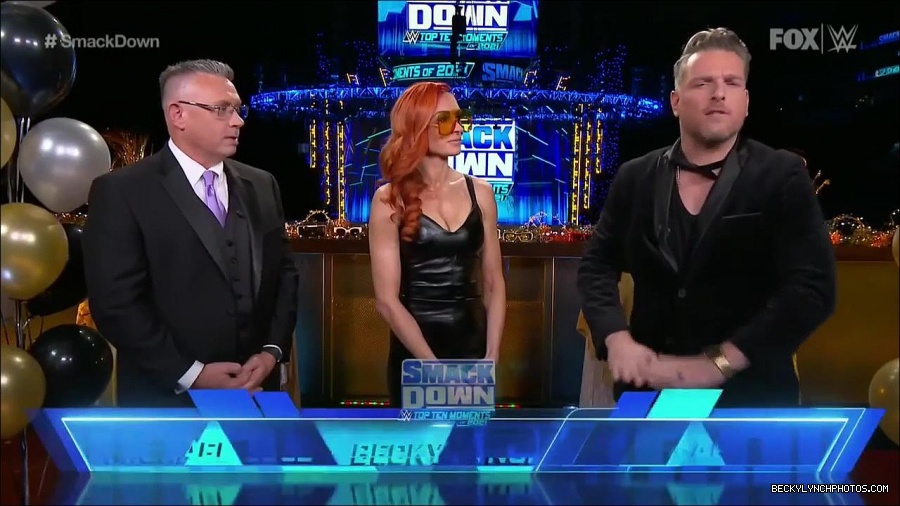 WWE_Friday_Night_SmackDown_2021_12_31_WWE_s_Top_Ten_Moments_Of_2021_720p_HDTV_x264-NWCHD_mp4_004428629.jpg
