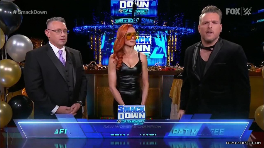 WWE_Friday_Night_SmackDown_2021_12_31_WWE_s_Top_Ten_Moments_Of_2021_720p_HDTV_x264-NWCHD_mp4_004429030.jpg