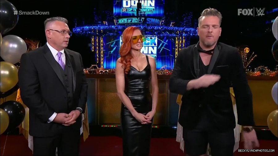 WWE_Friday_Night_SmackDown_2021_12_31_WWE_s_Top_Ten_Moments_Of_2021_720p_HDTV_x264-NWCHD_mp4_004433434.jpg