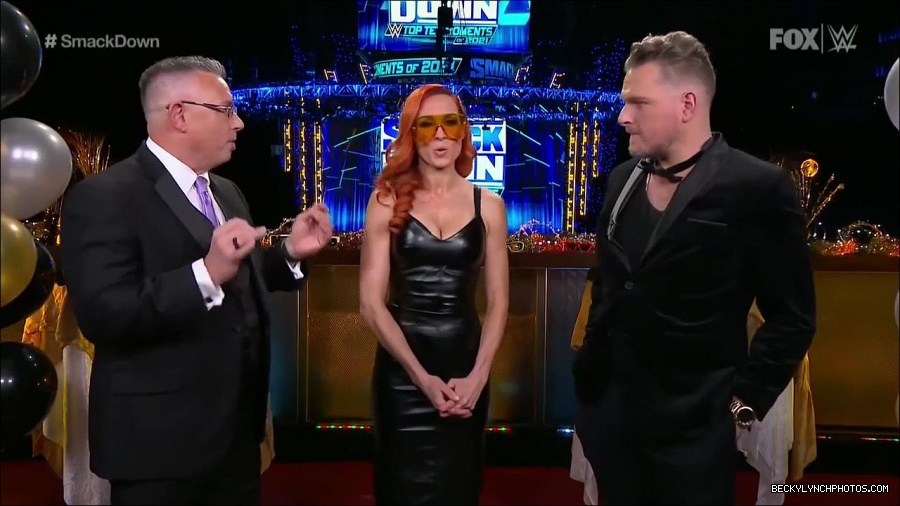 WWE_Friday_Night_SmackDown_2021_12_31_WWE_s_Top_Ten_Moments_Of_2021_720p_HDTV_x264-NWCHD_mp4_004444645.jpg