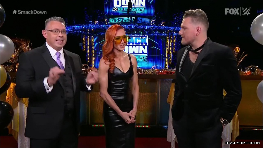 WWE_Friday_Night_SmackDown_2021_12_31_WWE_s_Top_Ten_Moments_Of_2021_720p_HDTV_x264-NWCHD_mp4_004445846.jpg