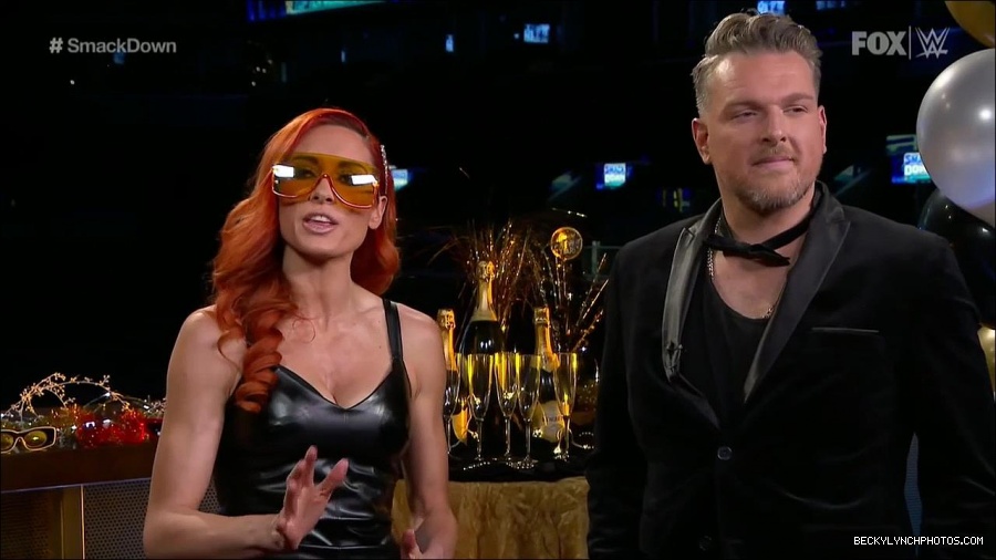 WWE_Friday_Night_SmackDown_2021_12_31_WWE_s_Top_Ten_Moments_Of_2021_720p_HDTV_x264-NWCHD_mp4_004455456.jpg