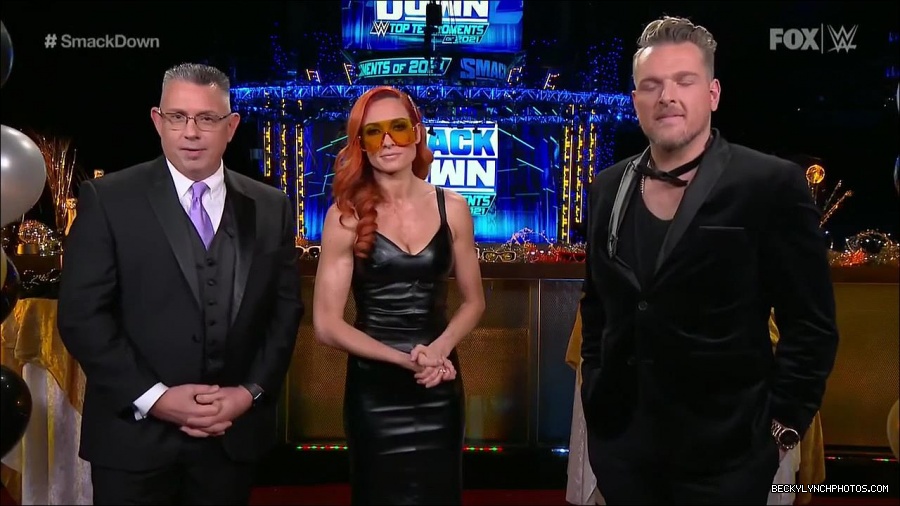 WWE_Friday_Night_SmackDown_2021_12_31_WWE_s_Top_Ten_Moments_Of_2021_720p_HDTV_x264-NWCHD_mp4_004464665.jpg