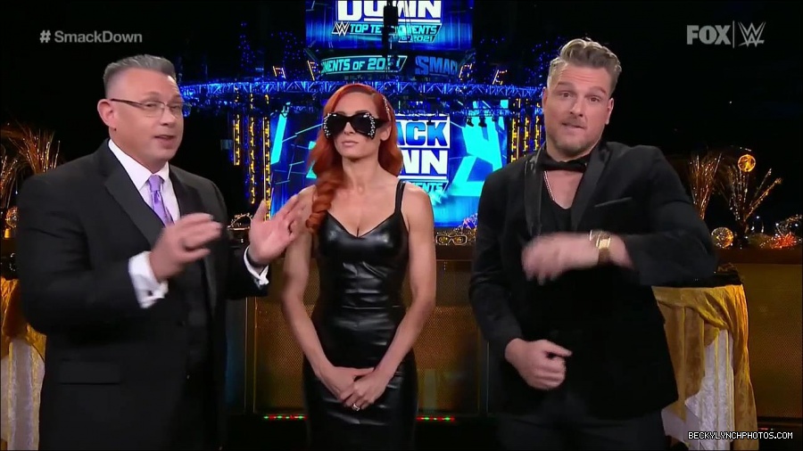 WWE_Friday_Night_SmackDown_2021_12_31_WWE_s_Top_Ten_Moments_Of_2021_720p_HDTV_x264-NWCHD_mp4_004683618.jpg