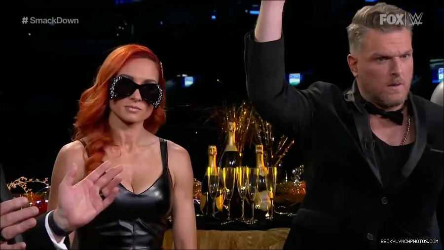 WWE_Friday_Night_SmackDown_2021_12_31_WWE_s_Top_Ten_Moments_Of_2021_720p_HDTV_x264-NWCHD_mp4_004684419.jpg