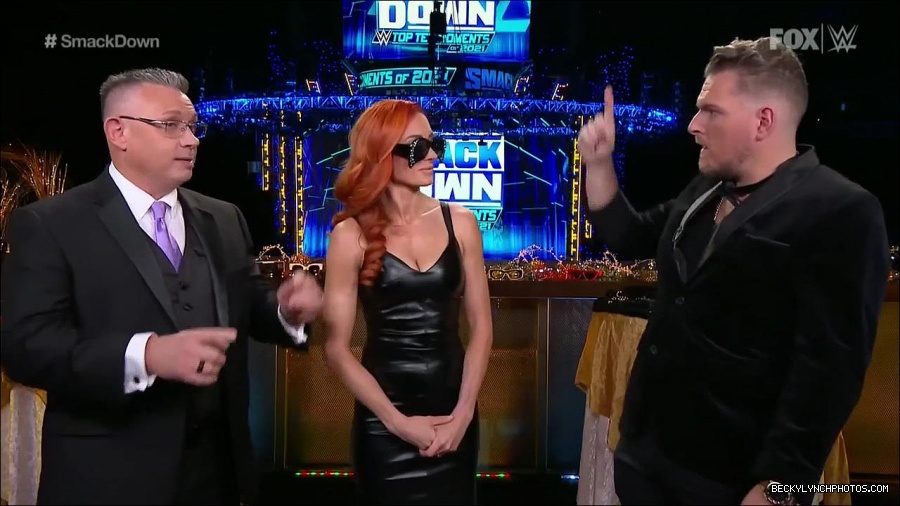 WWE_Friday_Night_SmackDown_2021_12_31_WWE_s_Top_Ten_Moments_Of_2021_720p_HDTV_x264-NWCHD_mp4_004687622.jpg