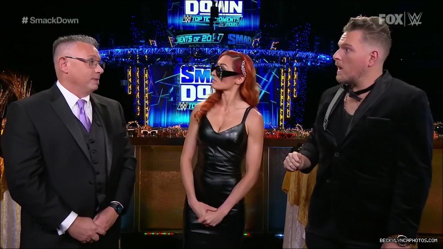 WWE_Friday_Night_SmackDown_2021_12_31_WWE_s_Top_Ten_Moments_Of_2021_720p_HDTV_x264-NWCHD_mp4_004690025.jpg