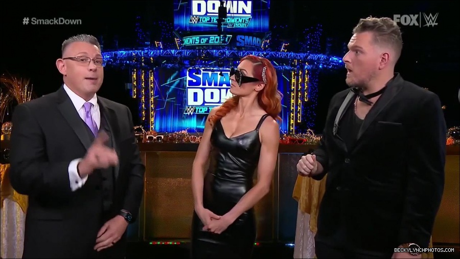 WWE_Friday_Night_SmackDown_2021_12_31_WWE_s_Top_Ten_Moments_Of_2021_720p_HDTV_x264-NWCHD_mp4_004690425.jpg