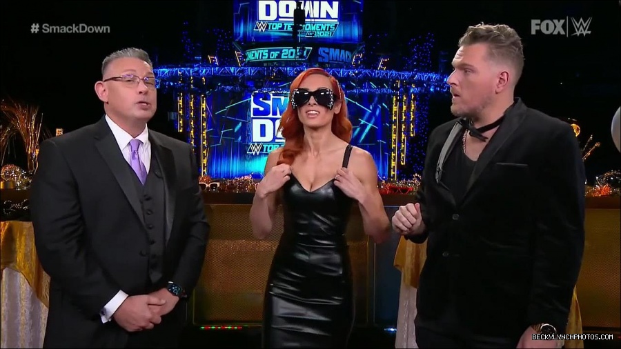 WWE_Friday_Night_SmackDown_2021_12_31_WWE_s_Top_Ten_Moments_Of_2021_720p_HDTV_x264-NWCHD_mp4_004692027.jpg