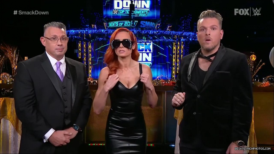 WWE_Friday_Night_SmackDown_2021_12_31_WWE_s_Top_Ten_Moments_Of_2021_720p_HDTV_x264-NWCHD_mp4_004693228.jpg