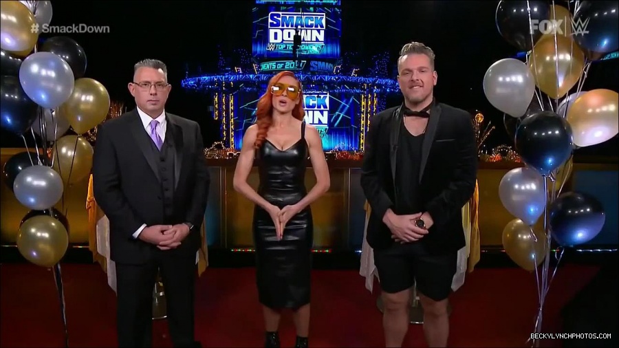 WWE_Friday_Night_SmackDown_2021_12_31_WWE_s_Top_Ten_Moments_Of_2021_720p_HDTV_x264-NWCHD_mp4_005249350.jpg