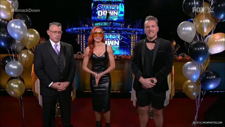 WWE_Friday_Night_SmackDown_2021_12_31_WWE_s_Top_Ten_Moments_Of_2021_720p_HDTV_x264-NWCHD_mp4_005249750.jpg