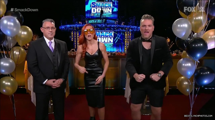 WWE_Friday_Night_SmackDown_2021_12_31_WWE_s_Top_Ten_Moments_Of_2021_720p_HDTV_x264-NWCHD_mp4_005253354.jpg