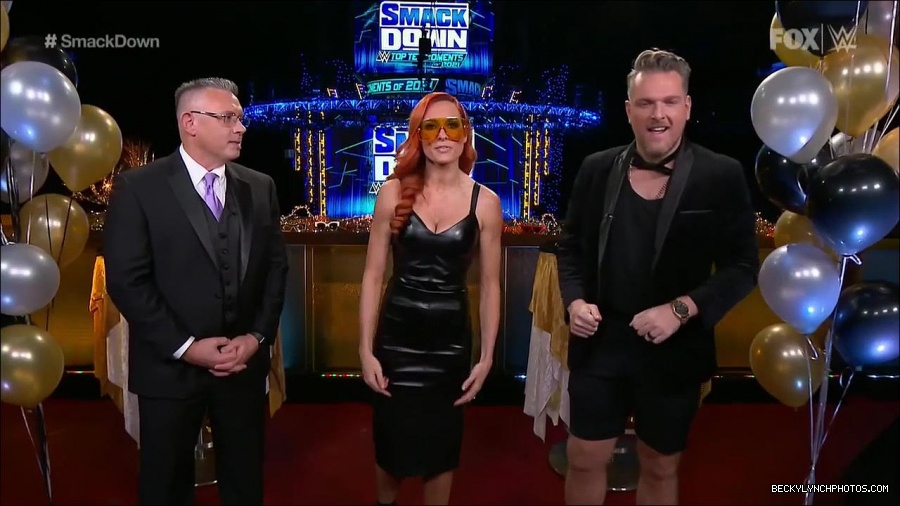 WWE_Friday_Night_SmackDown_2021_12_31_WWE_s_Top_Ten_Moments_Of_2021_720p_HDTV_x264-NWCHD_mp4_005254555.jpg