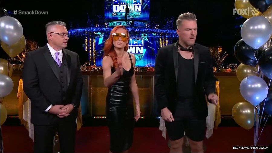 WWE_Friday_Night_SmackDown_2021_12_31_WWE_s_Top_Ten_Moments_Of_2021_720p_HDTV_x264-NWCHD_mp4_005258159.jpg