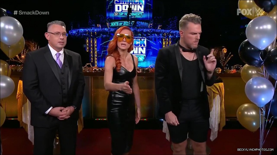 WWE_Friday_Night_SmackDown_2021_12_31_WWE_s_Top_Ten_Moments_Of_2021_720p_HDTV_x264-NWCHD_mp4_005258559.jpg