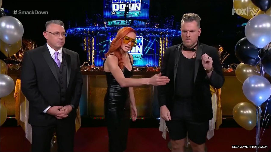 WWE_Friday_Night_SmackDown_2021_12_31_WWE_s_Top_Ten_Moments_Of_2021_720p_HDTV_x264-NWCHD_mp4_005259360.jpg