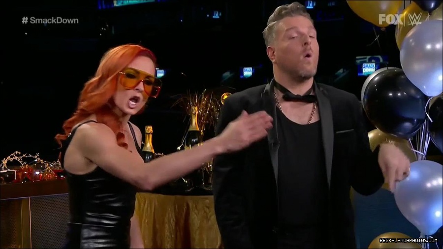 WWE_Friday_Night_SmackDown_2021_12_31_WWE_s_Top_Ten_Moments_Of_2021_720p_HDTV_x264-NWCHD_mp4_005259760.jpg