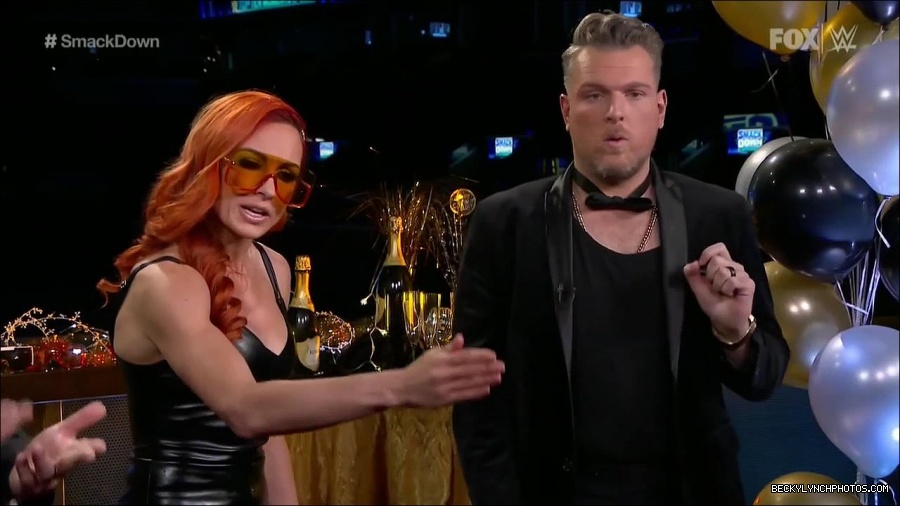 WWE_Friday_Night_SmackDown_2021_12_31_WWE_s_Top_Ten_Moments_Of_2021_720p_HDTV_x264-NWCHD_mp4_005260161.jpg