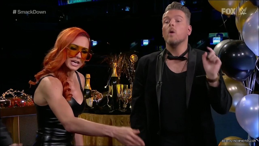 WWE_Friday_Night_SmackDown_2021_12_31_WWE_s_Top_Ten_Moments_Of_2021_720p_HDTV_x264-NWCHD_mp4_005260561.jpg