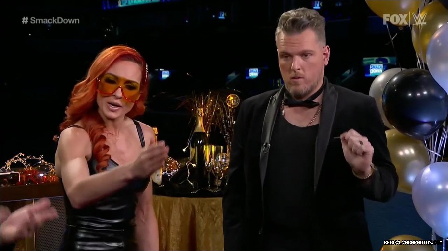 WWE_Friday_Night_SmackDown_2021_12_31_WWE_s_Top_Ten_Moments_Of_2021_720p_HDTV_x264-NWCHD_mp4_005260962.jpg