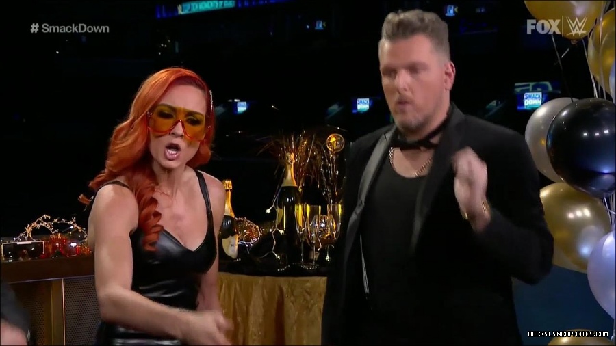 WWE_Friday_Night_SmackDown_2021_12_31_WWE_s_Top_Ten_Moments_Of_2021_720p_HDTV_x264-NWCHD_mp4_005261762.jpg