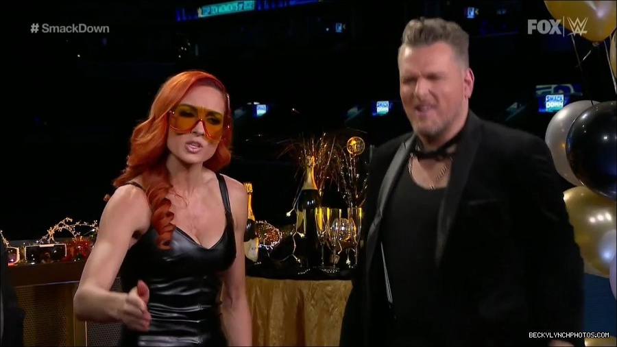 WWE_Friday_Night_SmackDown_2021_12_31_WWE_s_Top_Ten_Moments_Of_2021_720p_HDTV_x264-NWCHD_mp4_005262964.jpg