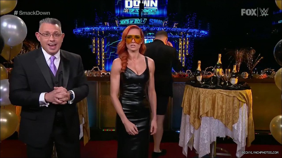 WWE_Friday_Night_SmackDown_2021_12_31_WWE_s_Top_Ten_Moments_Of_2021_720p_HDTV_x264-NWCHD_mp4_005272573.jpg