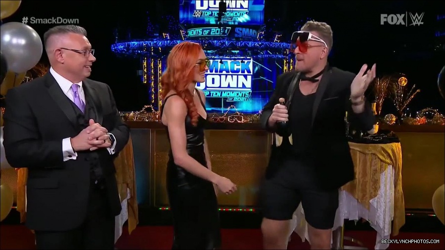 WWE_Friday_Night_SmackDown_2021_12_31_WWE_s_Top_Ten_Moments_Of_2021_720p_HDTV_x264-NWCHD_mp4_005278579.jpg