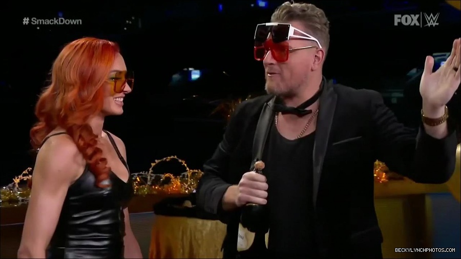 WWE_Friday_Night_SmackDown_2021_12_31_WWE_s_Top_Ten_Moments_Of_2021_720p_HDTV_x264-NWCHD_mp4_005278980.jpg