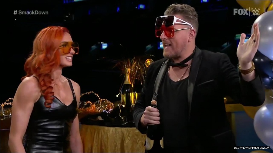 WWE_Friday_Night_SmackDown_2021_12_31_WWE_s_Top_Ten_Moments_Of_2021_720p_HDTV_x264-NWCHD_mp4_005279380.jpg