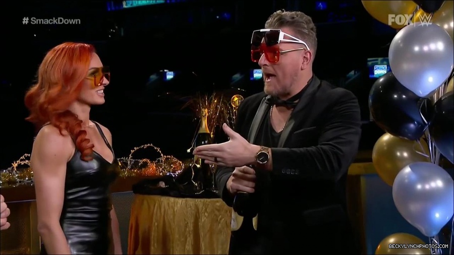 WWE_Friday_Night_SmackDown_2021_12_31_WWE_s_Top_Ten_Moments_Of_2021_720p_HDTV_x264-NWCHD_mp4_005280181.jpg