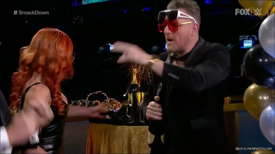 WWE_Friday_Night_SmackDown_2021_12_31_WWE_s_Top_Ten_Moments_Of_2021_720p_HDTV_x264-NWCHD_mp4_005282183.jpg
