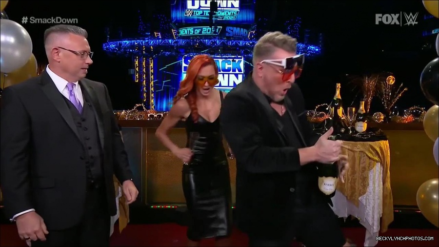 WWE_Friday_Night_SmackDown_2021_12_31_WWE_s_Top_Ten_Moments_Of_2021_720p_HDTV_x264-NWCHD_mp4_005285386.jpg
