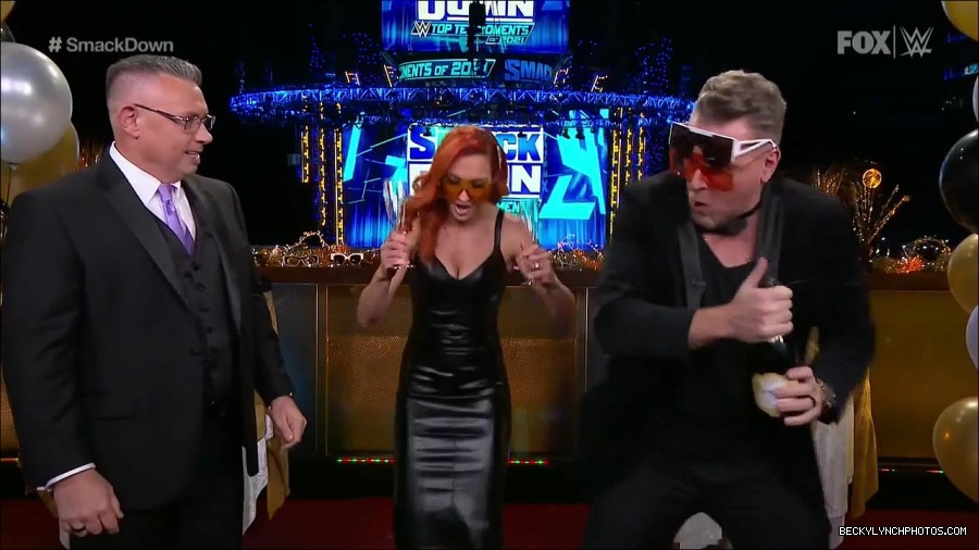 WWE_Friday_Night_SmackDown_2021_12_31_WWE_s_Top_Ten_Moments_Of_2021_720p_HDTV_x264-NWCHD_mp4_005285786.jpg