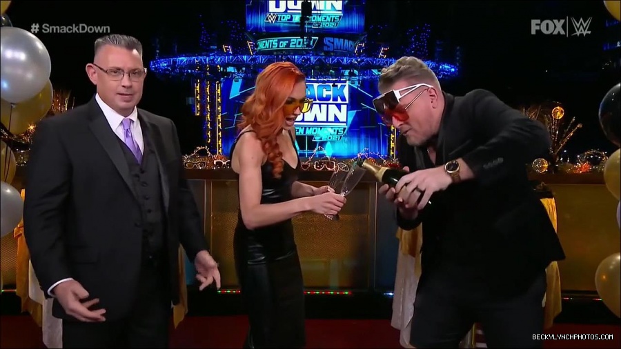 WWE_Friday_Night_SmackDown_2021_12_31_WWE_s_Top_Ten_Moments_Of_2021_720p_HDTV_x264-NWCHD_mp4_005286988.jpg