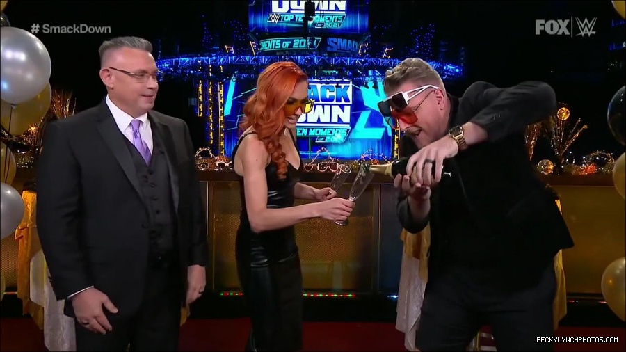 WWE_Friday_Night_SmackDown_2021_12_31_WWE_s_Top_Ten_Moments_Of_2021_720p_HDTV_x264-NWCHD_mp4_005287388.jpg
