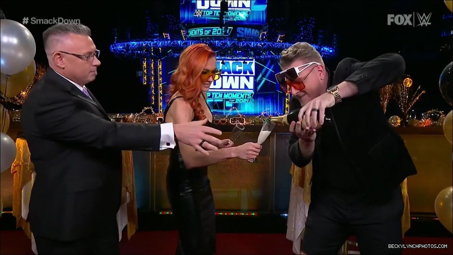 WWE_Friday_Night_SmackDown_2021_12_31_WWE_s_Top_Ten_Moments_Of_2021_720p_HDTV_x264-NWCHD_mp4_005288189.jpg