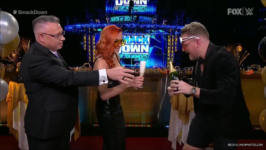 WWE_Friday_Night_SmackDown_2021_12_31_WWE_s_Top_Ten_Moments_Of_2021_720p_HDTV_x264-NWCHD_mp4_005288990.jpg