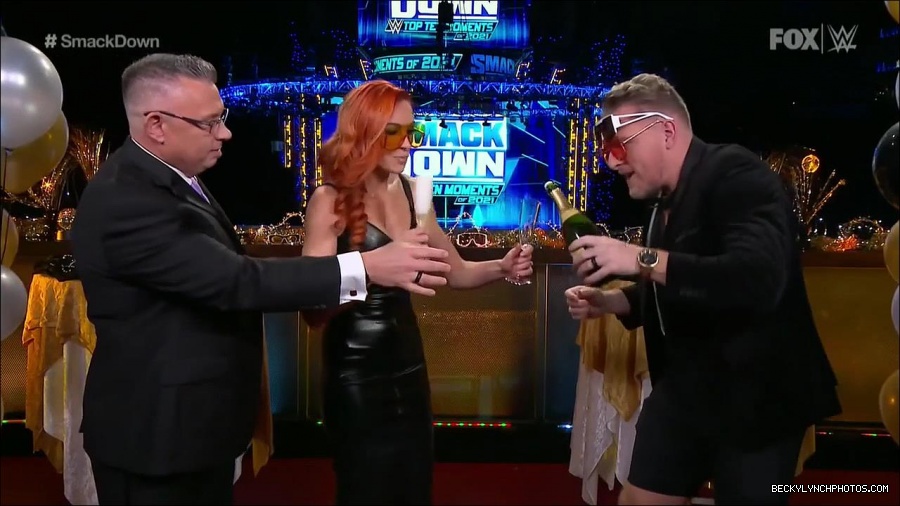 WWE_Friday_Night_SmackDown_2021_12_31_WWE_s_Top_Ten_Moments_Of_2021_720p_HDTV_x264-NWCHD_mp4_005289390.jpg
