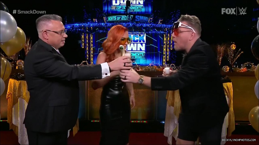 WWE_Friday_Night_SmackDown_2021_12_31_WWE_s_Top_Ten_Moments_Of_2021_720p_HDTV_x264-NWCHD_mp4_005292994.jpg