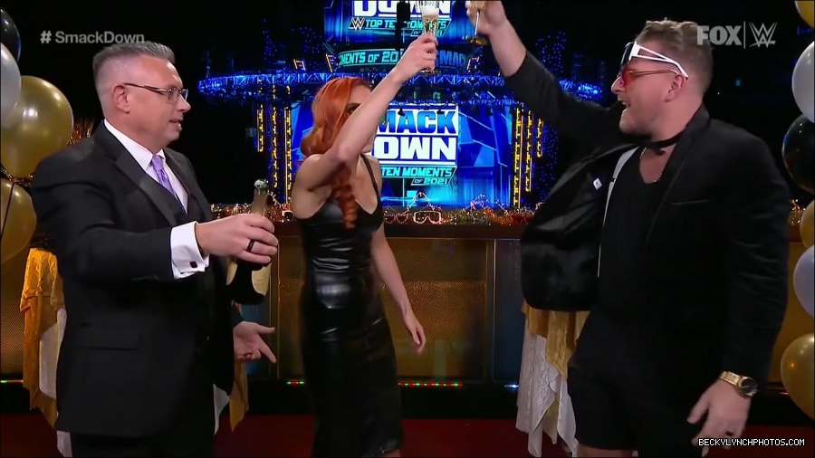 WWE_Friday_Night_SmackDown_2021_12_31_WWE_s_Top_Ten_Moments_Of_2021_720p_HDTV_x264-NWCHD_mp4_005294996.jpg