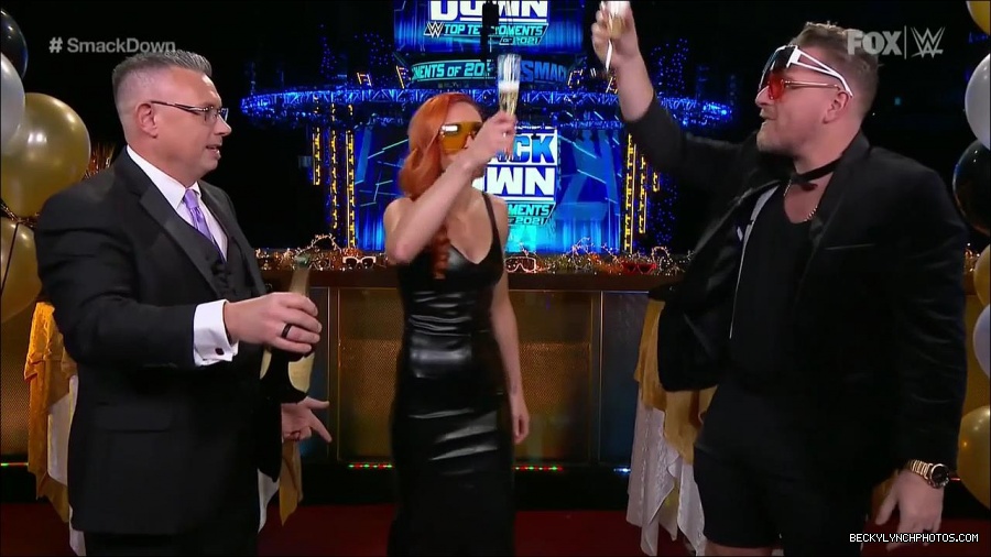 WWE_Friday_Night_SmackDown_2021_12_31_WWE_s_Top_Ten_Moments_Of_2021_720p_HDTV_x264-NWCHD_mp4_005295396.jpg