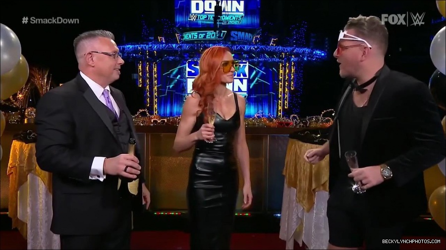 WWE_Friday_Night_SmackDown_2021_12_31_WWE_s_Top_Ten_Moments_Of_2021_720p_HDTV_x264-NWCHD_mp4_005302203.jpg